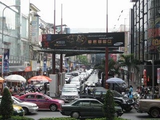 ２９歳で年収１億円＆著書３７万部になった、世界を旅するヒマリッチ社長川島和正の日記-バンコク市街地,サイアム地区３