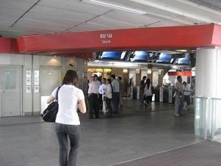 ２９歳で年収１億円＆著書３７万部になった、世界を旅するヒマリッチ社長川島和正の日記-バンコク市街地,サイアム地区１