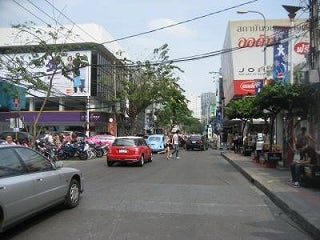 ２９歳で年収１億円＆著書３７万部になった、世界を旅するヒマリッチ社長川島和正の日記-バンコク市街地,サイアム地区４
