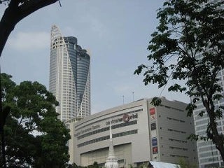 29歳で年収1億円&著書37万部になった、世界を旅するヒマリッチ社長川島和正の日記-バンコク,ホテル,プール1