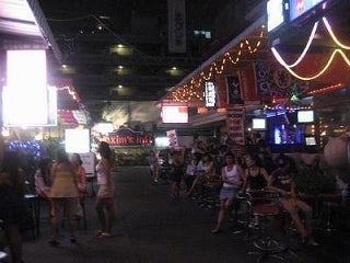 ２９歳で年収１億円＆著書３７万部になった、世界を旅するヒマリッチ社長川島和正の日記-バンコク,歓楽街,ナナ４