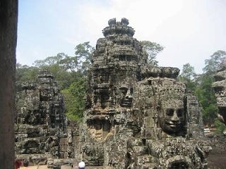 ２９歳で年収１億円＆著書３７万部になった、世界を旅するヒマリッチ社長川島和正の日記-アンコールトムのバイヨン９
