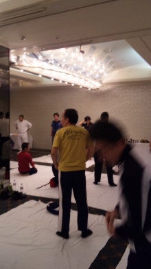 ブログとメールマガジンで年収１億円稼ぐ、世界を旅するヒマリッチ社長、川島和正の日記-091024_070448.jpg