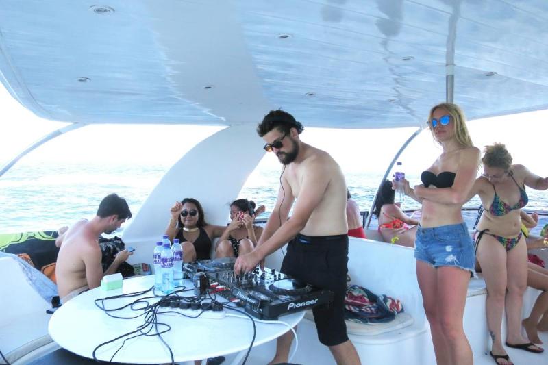 BoatParty7
